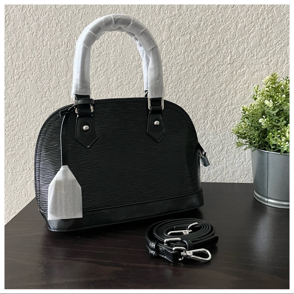 Dome leather bag